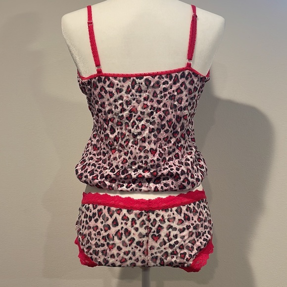 Hanky Panky Cami and Panty Set in a Heart Leopard print - Picture 4 of 8